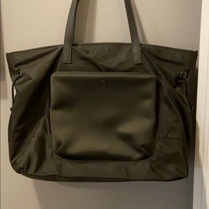 Barely used gym/diaper bag.